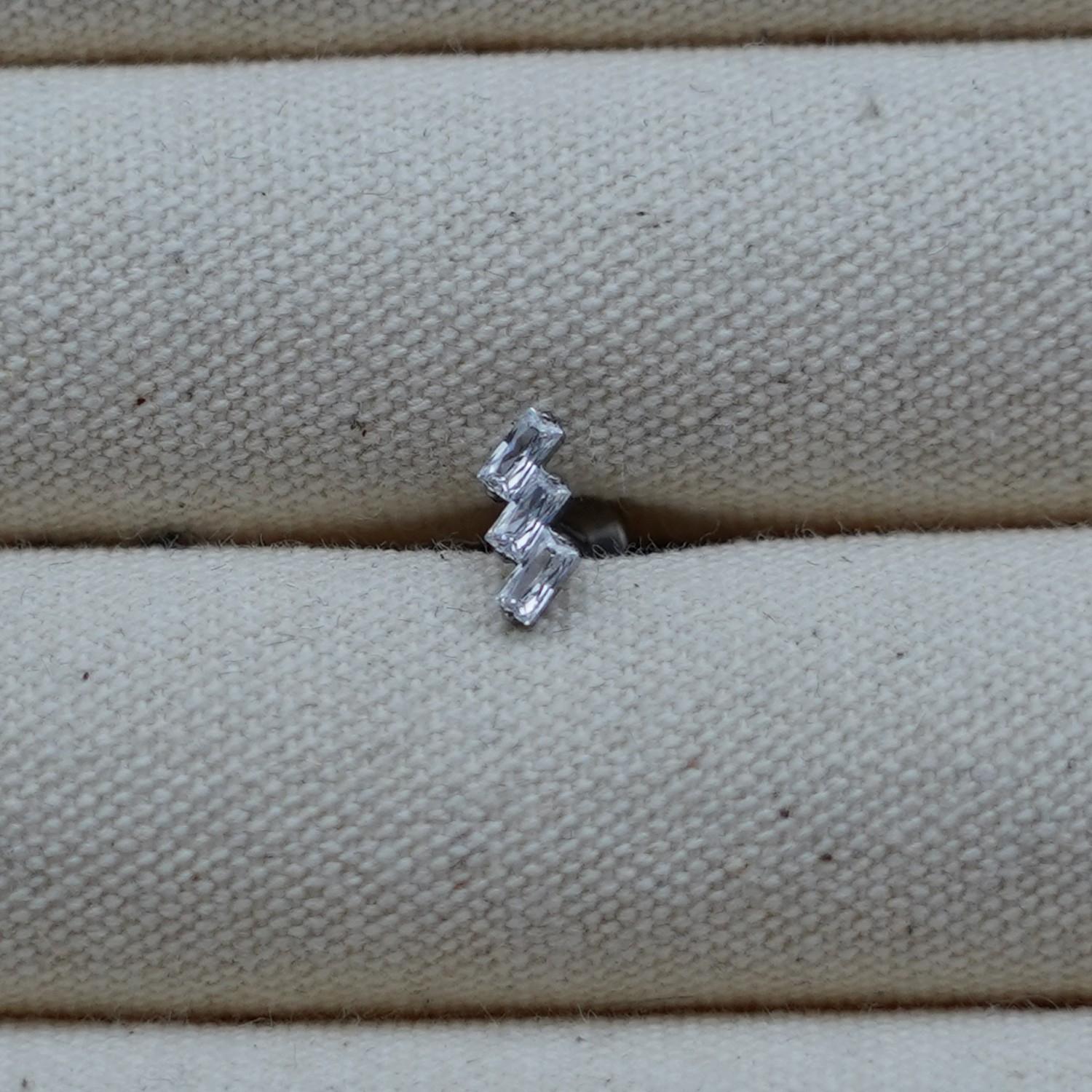 ATSM F136 Titanium Lip Zircon  - Body Jewelry Jewelry Box recension och pris