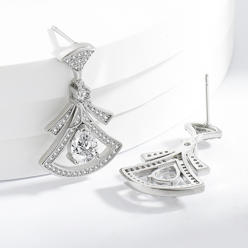 Exquisite Diamond-Set Fan-Shap - Body Jewelry Diamond recension och pris