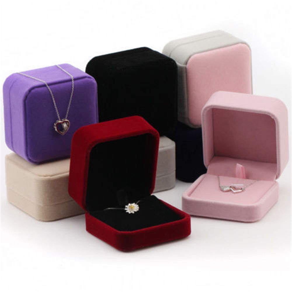 Square Red Engagement Velvet E - Body Jewelry Display recension och pris
