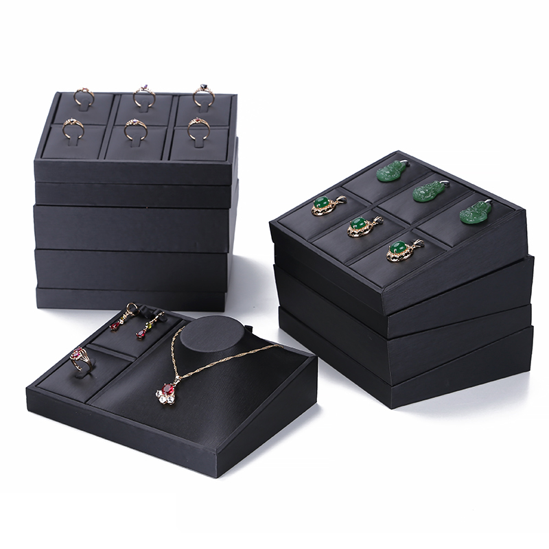 Superior Black PU Leather Ring - Body Jewelry Display recension och pris